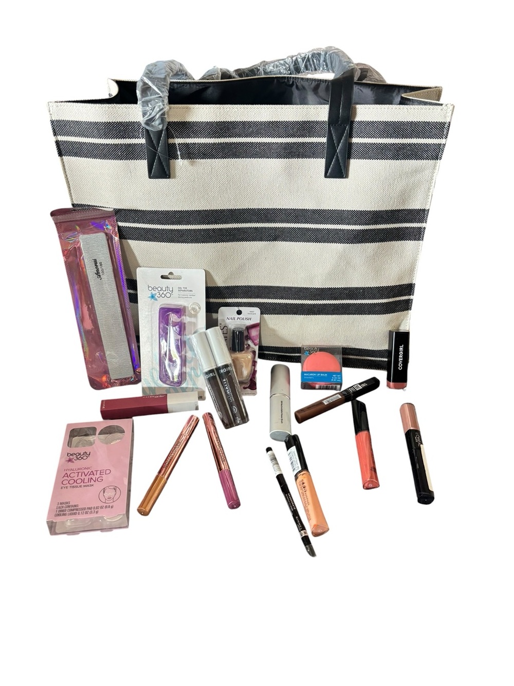 Saks Fifth Avenue Mystery Makeup and Skincare Bundle Bag - Picture 3 of 3